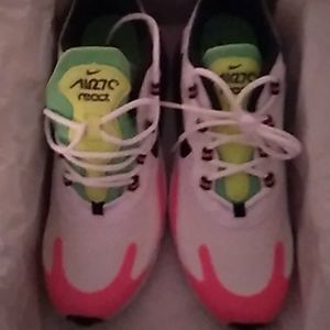 Women's AIR MAX 270 React